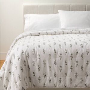 Full/Queen Lofty Cotton Slub Wood Block Floral Quilt White - Studio McGee